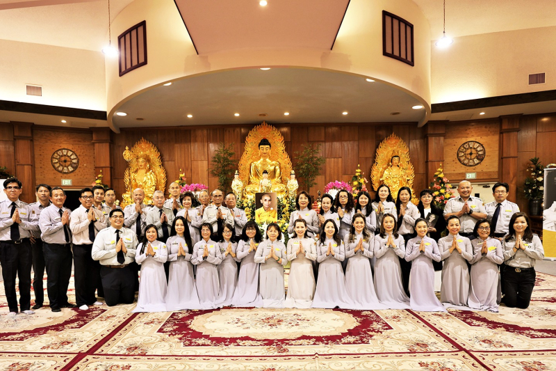 DƯỚI BÓNG CÂY VACHELLIA TORTILIS