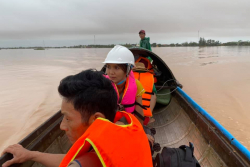 Viết từ vùng lũ: Đầu hàng